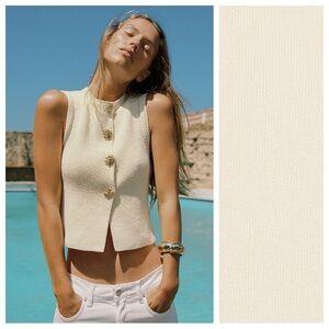 NWT. Zara Light Beige Gold Buttons Knit Top. Size L.